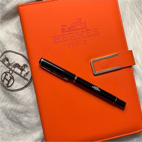 Hermès🐎 Orange Leather VIP Refillable Notebook & Pen Gift Set - Picture 2 of 4
